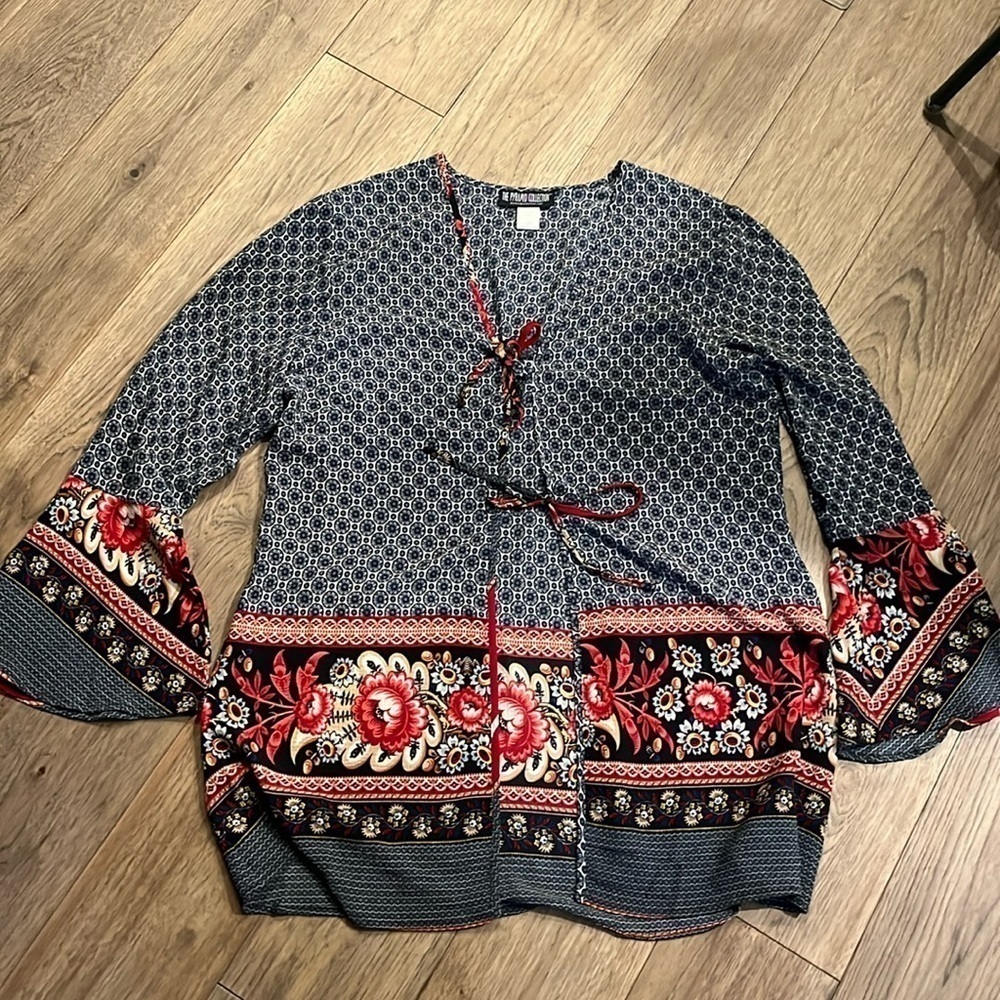 THE PYRAMID COLLECTION open tie front boho blouse, size large